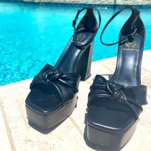 House of Harlow 1960 Black Heeled Sandals size 9